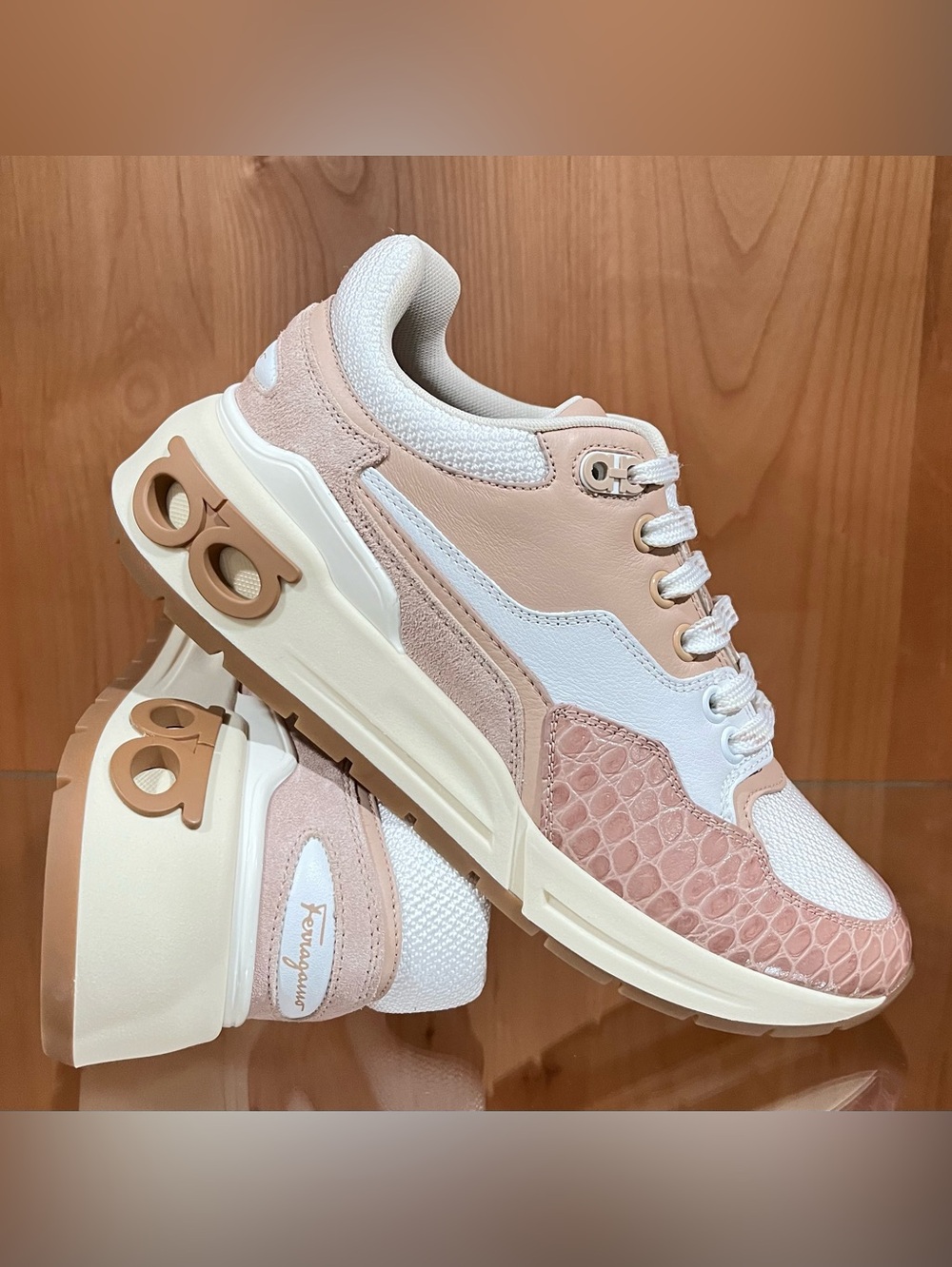 Salvatore Ferragamo Cosma
Low-Top Sneaker In Amaretti Leather Blush Women’s New